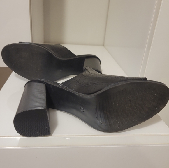 Black Mule Heels Seven7 Size 8 - Picture 4 of 6